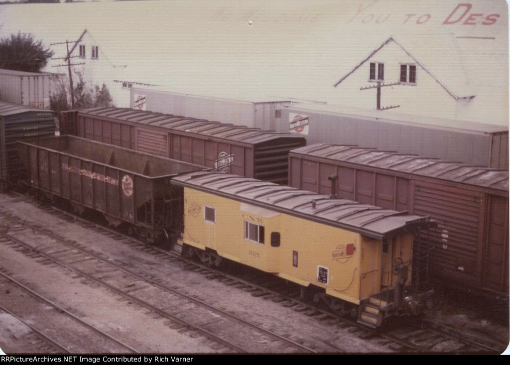 CNW Caboose #11128